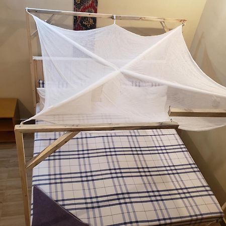 L&J Modern Backpackers Bnb Дар-эс-Саламе Экстерьер фото
