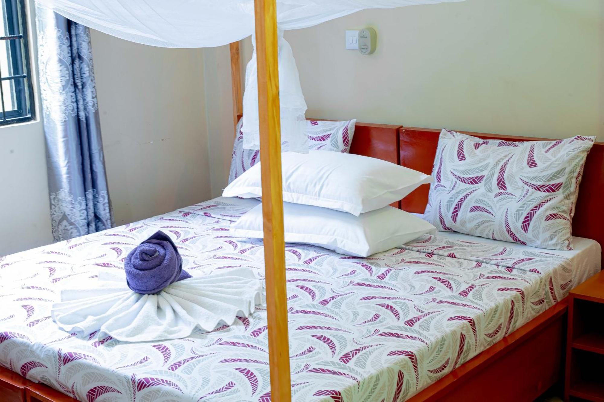 L&J Modern Backpackers Bnb Дар-эс-Саламе Экстерьер фото