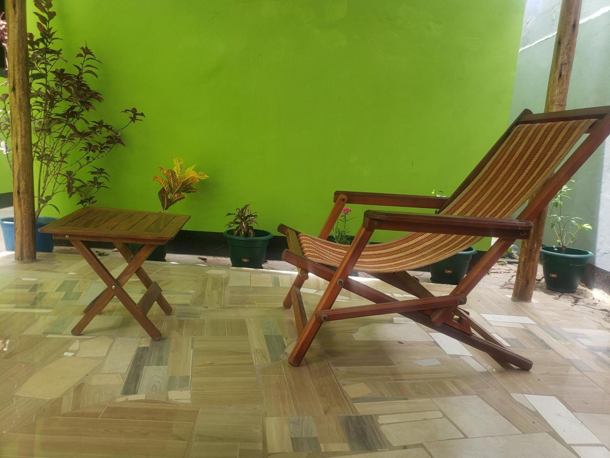 L&J Modern Backpackers Bnb Дар-эс-Саламе Экстерьер фото