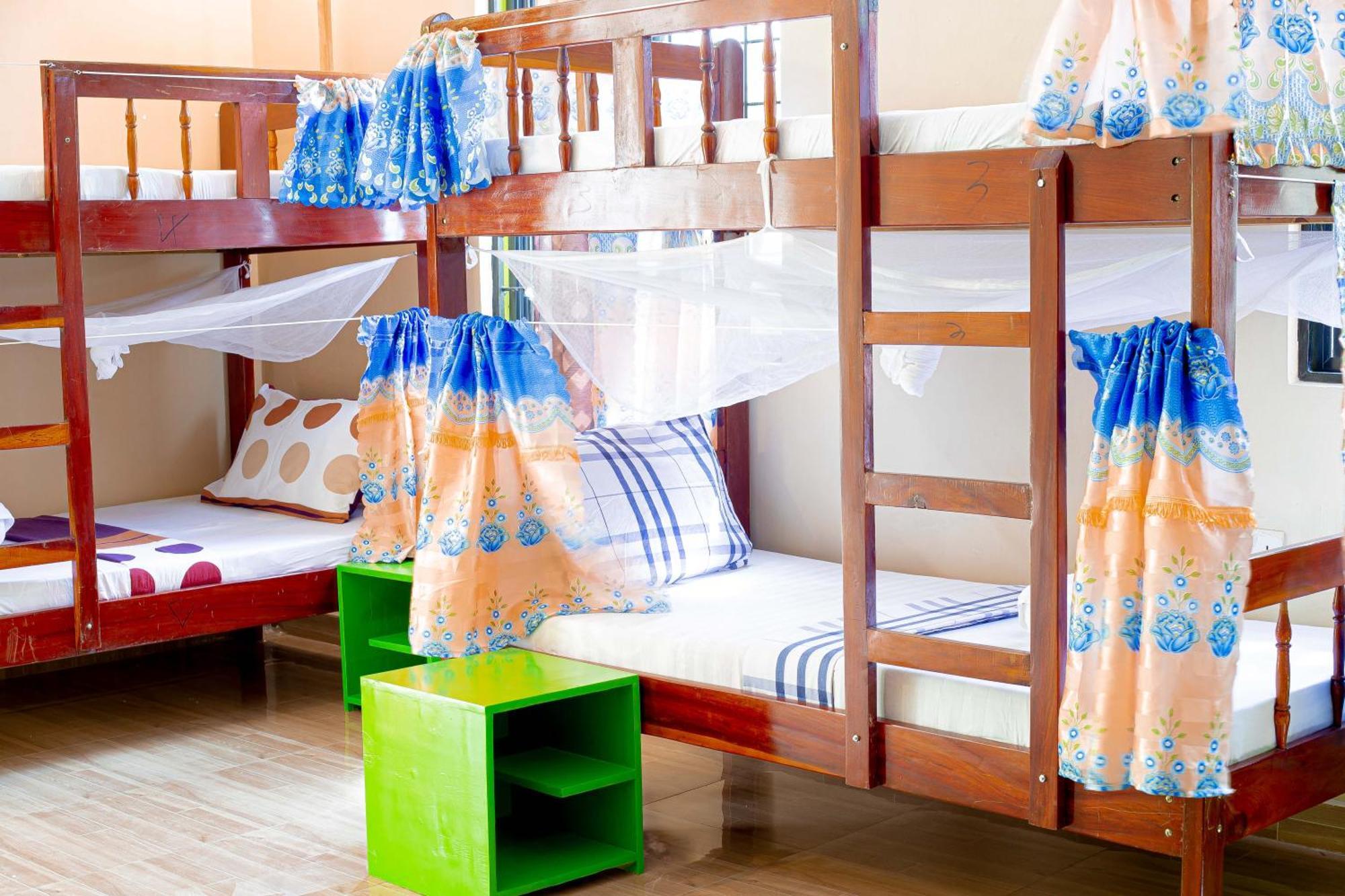 L&J Modern Backpackers Bnb Дар-эс-Саламе Экстерьер фото