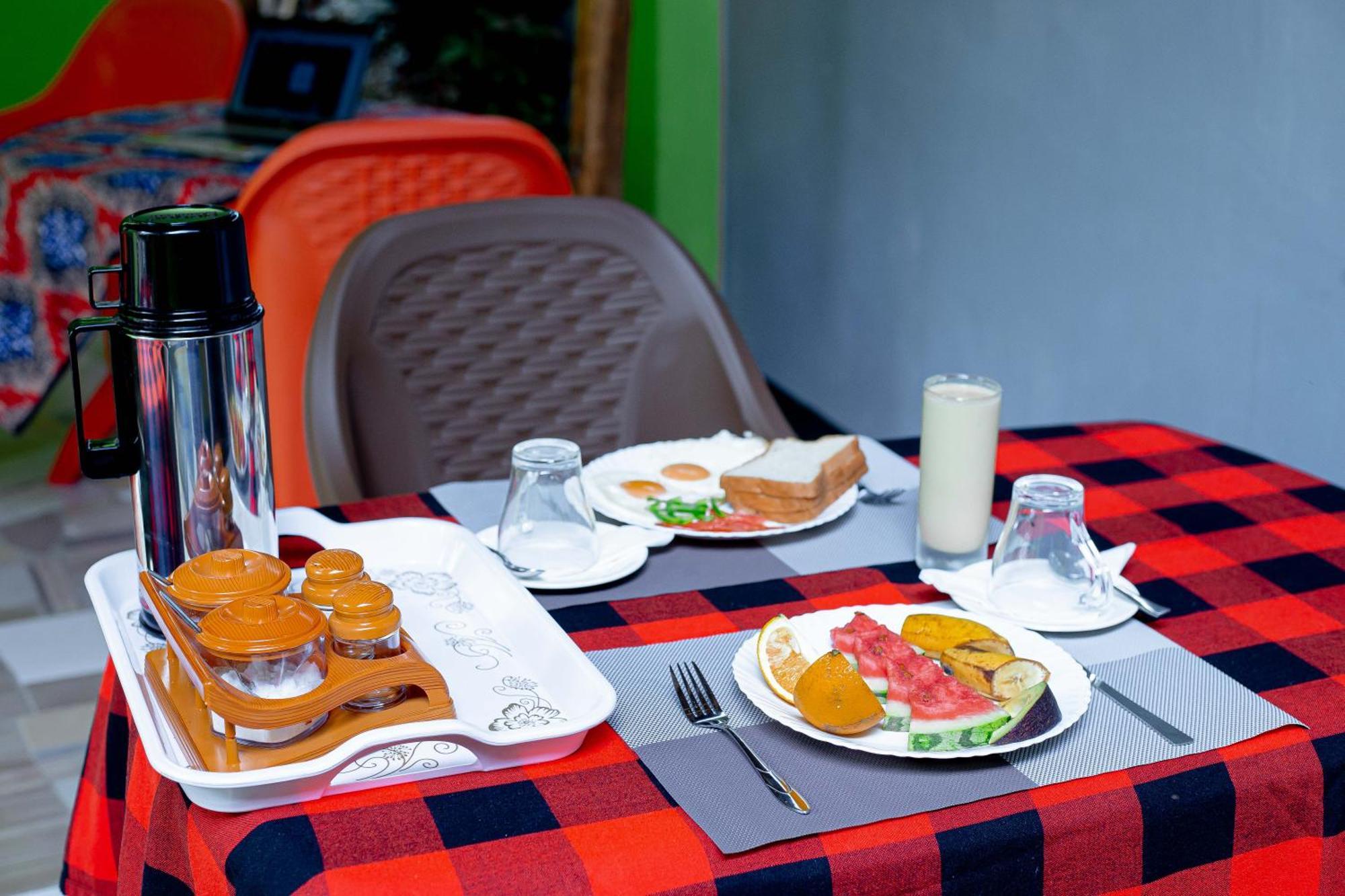 L&J Modern Backpackers Bnb Дар-эс-Саламе Экстерьер фото