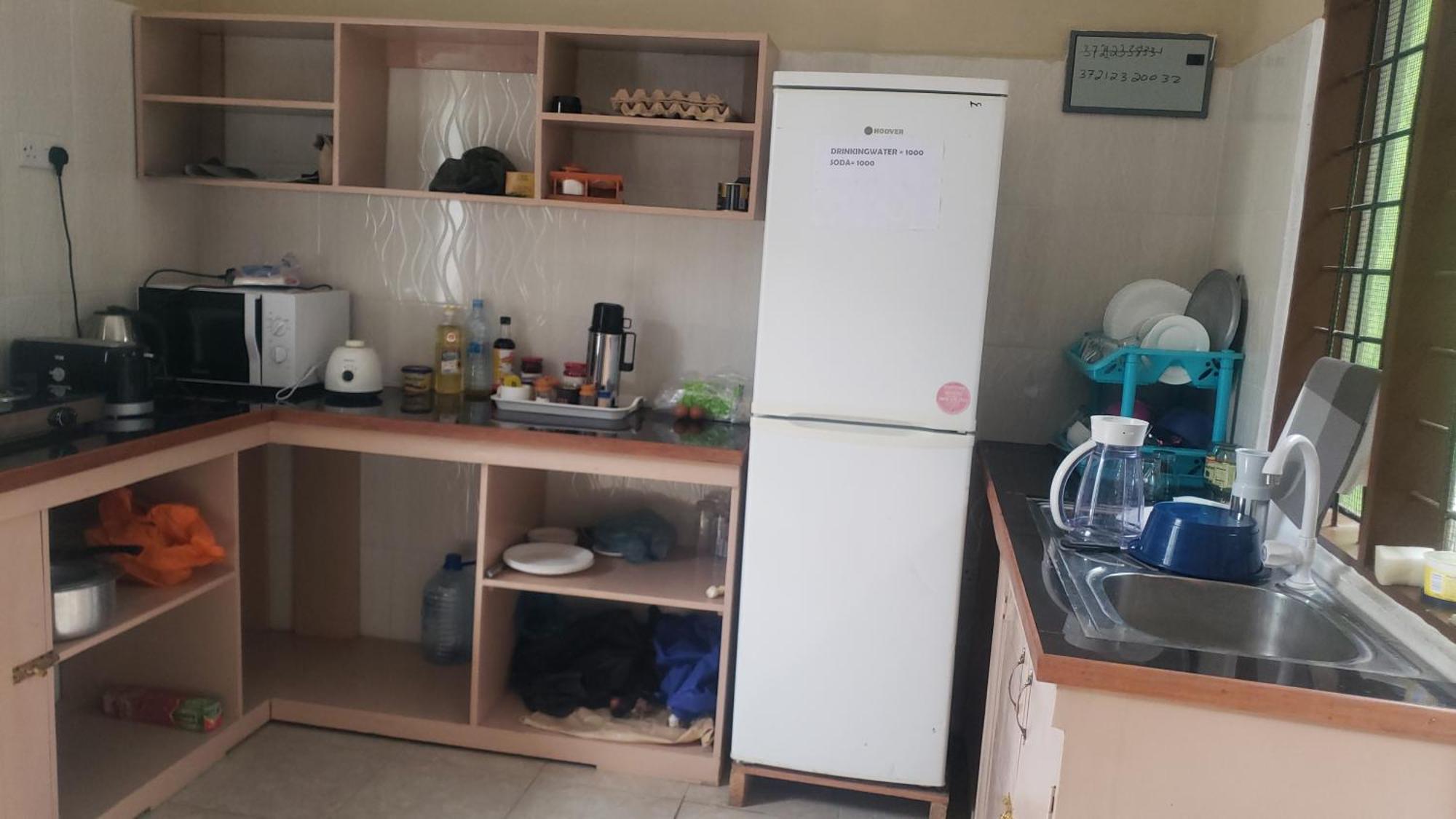 L&J Modern Backpackers Bnb Дар-эс-Саламе Экстерьер фото