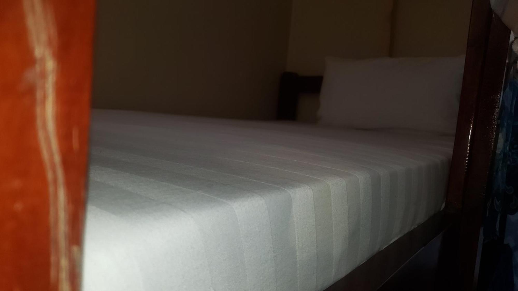 L&J Modern Backpackers Bnb Дар-эс-Саламе Экстерьер фото
