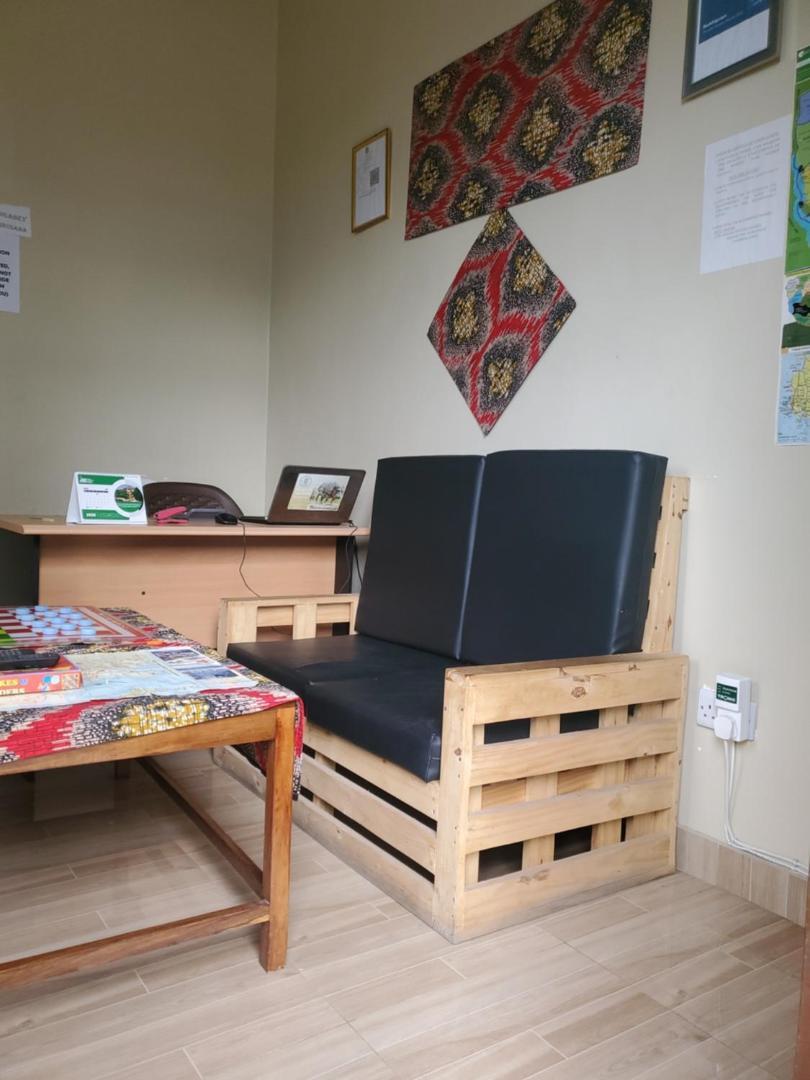 L&J Modern Backpackers Bnb Дар-эс-Саламе Экстерьер фото