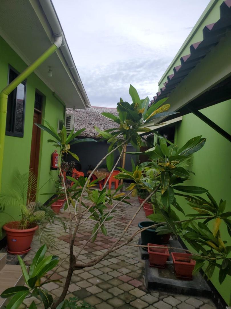L&J Modern Backpackers Bnb Дар-эс-Саламе Экстерьер фото